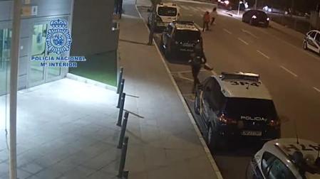 Un agente de la Policía salva la vida a un niño de cuatro años que se atragantó con un trozo de comida