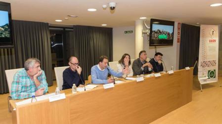 Los agricultores de la Ribera hablan de situación “límite” por los daños de conejos