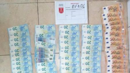 Parte del dinero incautado a los dos detenidos en Sarriguren.