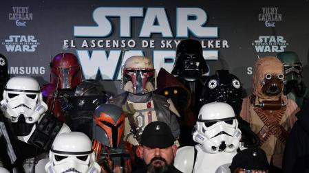 El teatro Victoria Eugenia de San Sebastián acogió este miércoles el preestreno en España de la última película de 'Star Wars', 42 años después de que también lo hiciera con 'La guerra de las galaxias'.