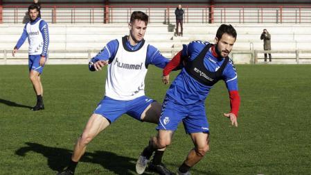Barbero, junto a Rubén García en el entrenamiento del miércoles en Tajonar. José Antonio Goñi