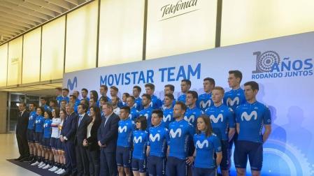 Los equipos masculino y femenino de Movistar, en la presentación para 2020.