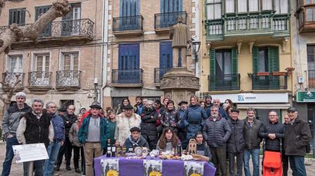 Los productores de 'Plazara!' llevan su manifiesto frente al Ayuntamiento de Estella