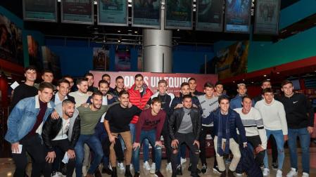 Osasuna regresa de Lorca y termina el día con el estreno del documental del ascenso