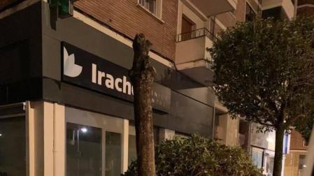 Más de 30 intervenciones en Pamplona por el viento: caída de árboles, vallas, andamios...