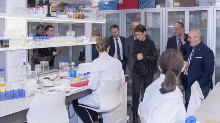 Chivite visita Navarrabiomed para conocer sus 101 proyectos de  biomedicina