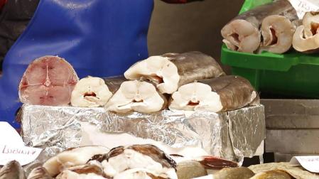 Los temporales ponen en un aprieto uno de los productos estrella de Navidad: el pescado