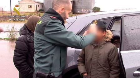 La Guardia Civil auxilia a un menor de 10 años que caminaba perdido por la A-1