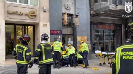 Una mujer en estado crítico tras caerle un cascote en el centro de Madrid