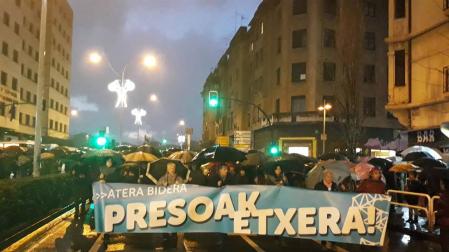 Cientos de personas exigen en Pamplona el fin de la política de dispersión