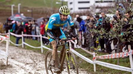 Hernández doma el barro de Lezkairu