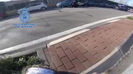 Detenido a punta de pistola un joven en Madrid tras robar una furgoneta de reparto