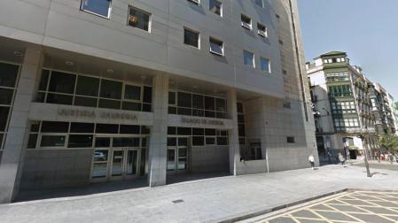 Condenada a prisión permanente la madre que mató a su hija en Bilbao