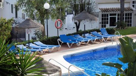 Hallados muertos un padre y sus dos hijos en una piscina de Mijas (Málaga)