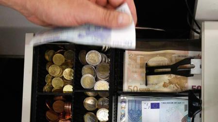 Tres detenidos por el robo con fuerza en una cafetería de Pamplona