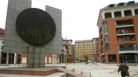 Quejas ciudadanas: El mal estado del monumento del Paseo Premín de Iruña