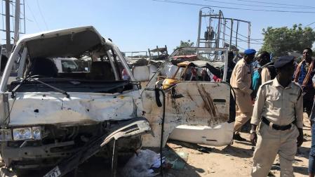 Al menos 25 muertos y 40 heridos al explotar un coche bomba en Mogadiscio