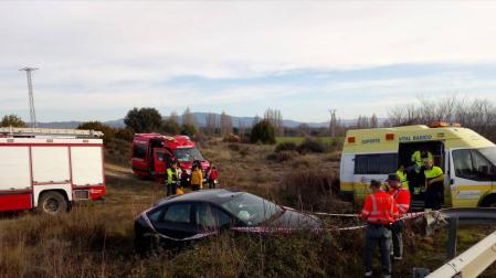Trasladados al CHN una madre y su bebé de tres meses tras salirse de la N-121 en Olóriz