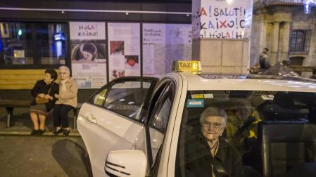 Todas las fotos de la vuelta en taxi de los internos de distintas residencias de Pamplona