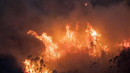 Centenares de incendios arden en la última jornada del 2019 en Australia