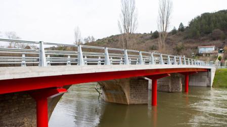 Un nuevo doble puente mejora la única vía de acceso a Eguíllor y Beasoain por carretera