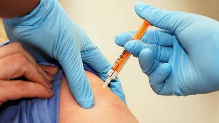 La prevención completa de meningitis con vacunas costará a las familias 730 € por niño