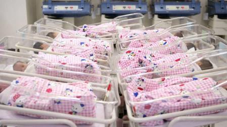 Se igualarán los permisos de paternidad y maternidad con 17 semanas desde 2020