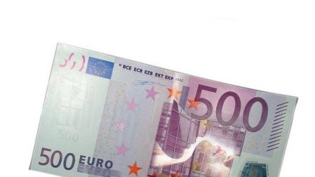 Juzgado por tener 14.500€ en billetes falsos de 500 en su casa