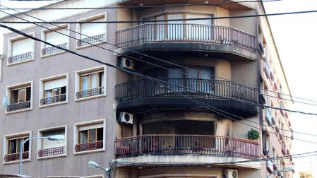 Dos muertos y cinco intoxicados por humo en un incendio en Hellín