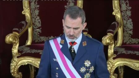 El rey destaca el compromiso del Ejército con España y la Constitución
