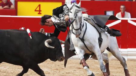 Roberto Armendáriz triunfa en Pamplona con cuatro orejas y Leandro Hernández logra dos