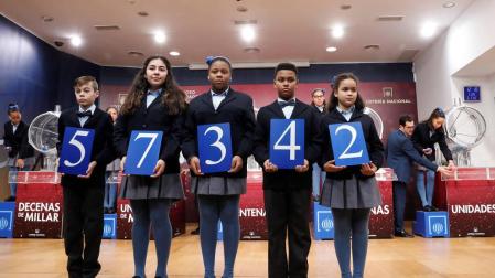 El primer premio del sorteo extraordinario de la lotería del Niño ha sido el 57342.