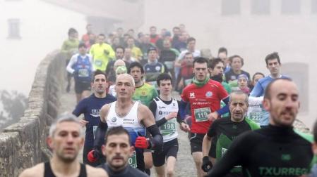 Galería de fotos de la carrera celebrada en Puente la Reina el Día de Reyes.