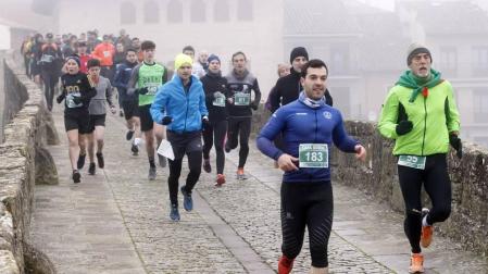 Galería de fotos de la carrera celebrada en Puente la Reina el Día de Reyes.