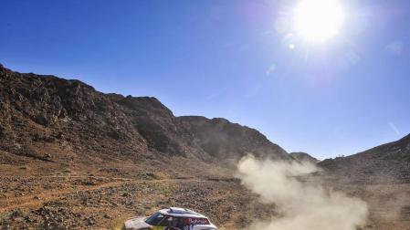 Carlos Sainz, victoria y liderato tras la tercera etapa del Dakar