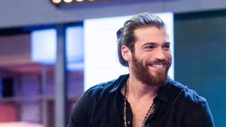 El asombroso parecido entre Can Yaman y Pedro Sánchez