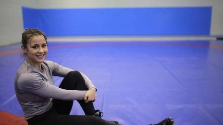 Aintzane Gorria, la pasada semana en la colchoneta de entrenamientos de lucha del polideportivo Elizgibela de Burlada.