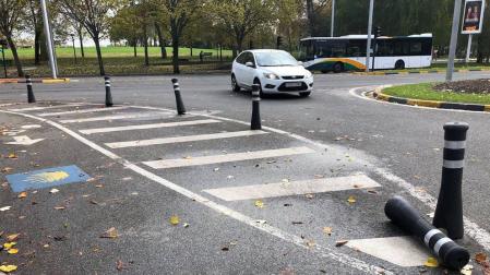 Los bolardos de Pío XII se instalaron incorrectamente “para abaratar costes”