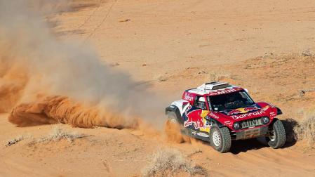 Carlos Sainz y su copiloto Lucas Cruz, durante la etapa entre Al Ula y Al Hai.