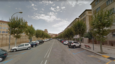Un herido al chocar un coche contra otros aparcados en la avenida Galicia de Pamplona