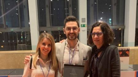 La unidad quirúrgica del Servicio de Dermatología del CHN recibe dos premios