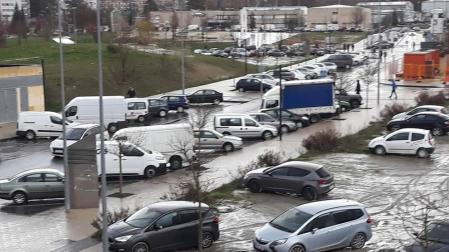 Vecinos critican el solar disuasorio de Blas de la Serna en la Milagrosa