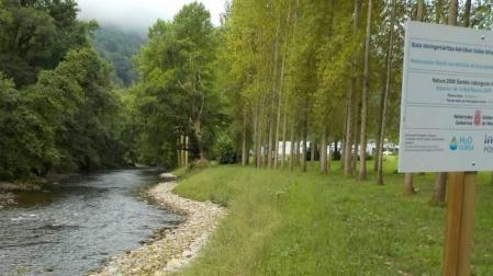 Detalle de obra de bioingeniería de restauración fluvial del proyecto H2OGurea
