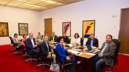 Mesa y Junta de Portavoces del Parlamento de Navarra.
