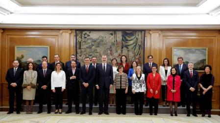 Los ministros prometen sus cargos en una ceremonia culminada con aplausos