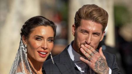 El futbolista sevillano del Real Madrid y la presentadora televisiva se han dado el "sí, quiero" en la Catedral de Sevilla