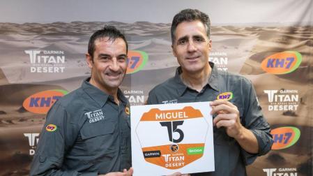 Induráin, junto a Melchor Mauri, que ejercerá de director y compañero en el KH-7.