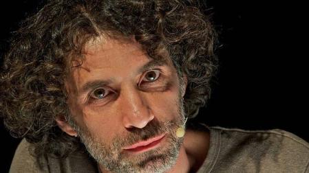 El artista interdisciplinar libanés Rabih Mroué