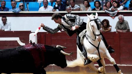 El rejoneador Pablo Hermoso de Mendoza, el 22 de junio durante la primera corrida de la Feria de San Juan y San Pedro celebrada en la plaza de toros de León.