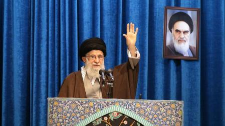 El líder supremo de Irán, Alí Jamenei, en el sermón del viernes